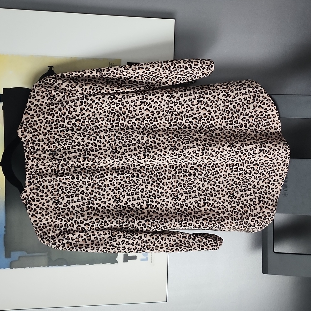 🐆Leopard Print Top🐆 - Picture 2 of 6